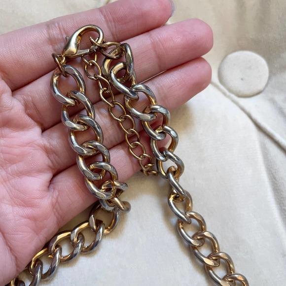 Vintage Flowers design, Gold Necklace - Picture 2 of 7